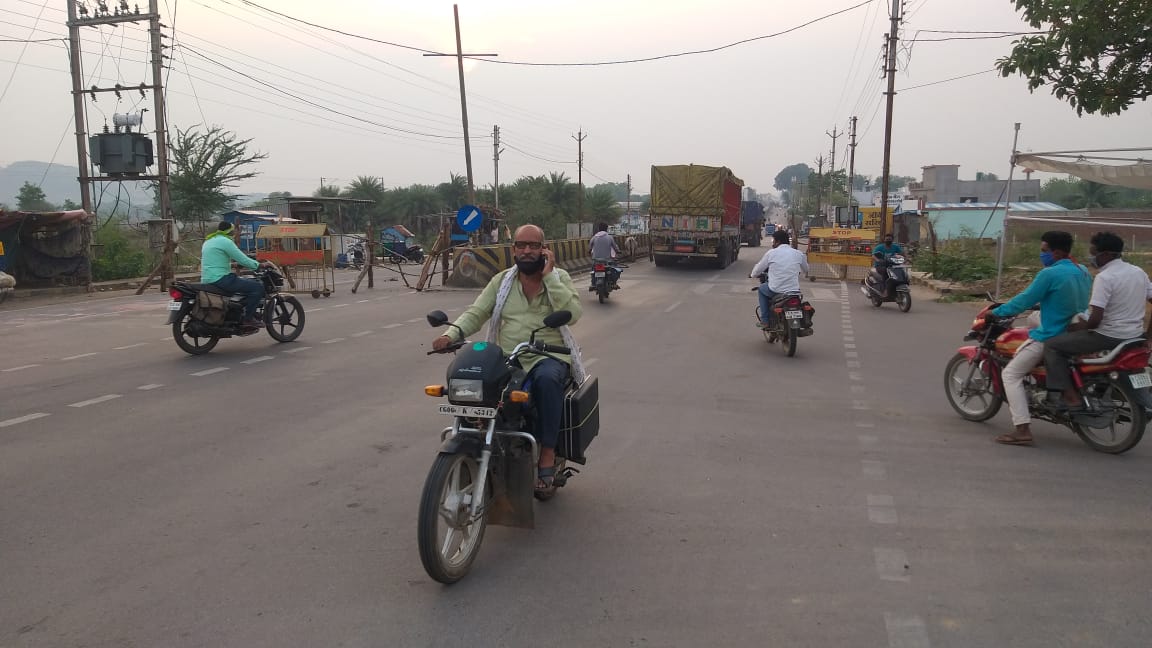 Photo of बागबाहरा : एकल रोड से आवाजाही होने पर बढ़ रही है दुर्घटना की संभावना। स्थानीय प्रशासन नहीं दे रहा है ध्यान ।