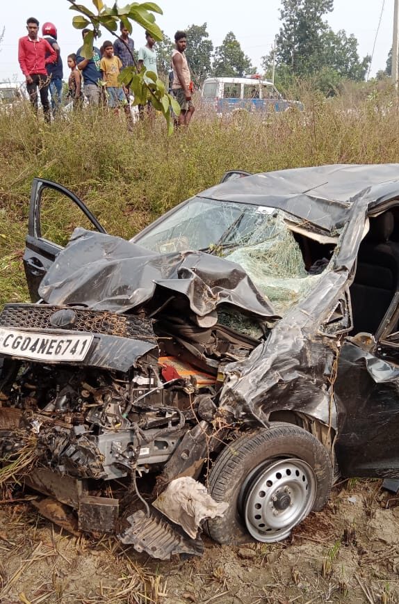 Photo of बांगो:नेशनल हाइवे में बड़ी दुघर्टना टली,मामूली खरोचों के साथ कार सवार सुरक्षित, निरीक्षक राजेश पटेल ने घटना को लेकर दिखाई ततपरता।