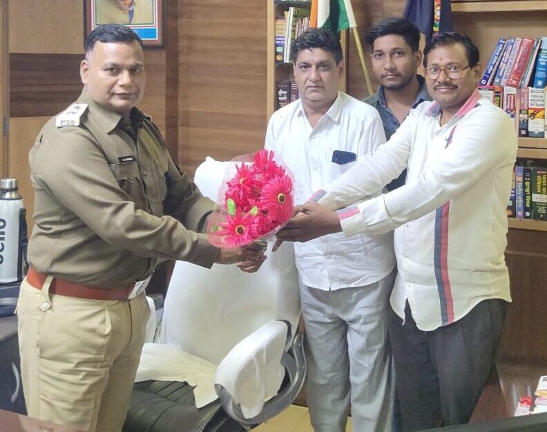 Photo of चेंबर अध्यक्ष रोहरा ने की नवपदस्थ एसपी से मुलाकात।