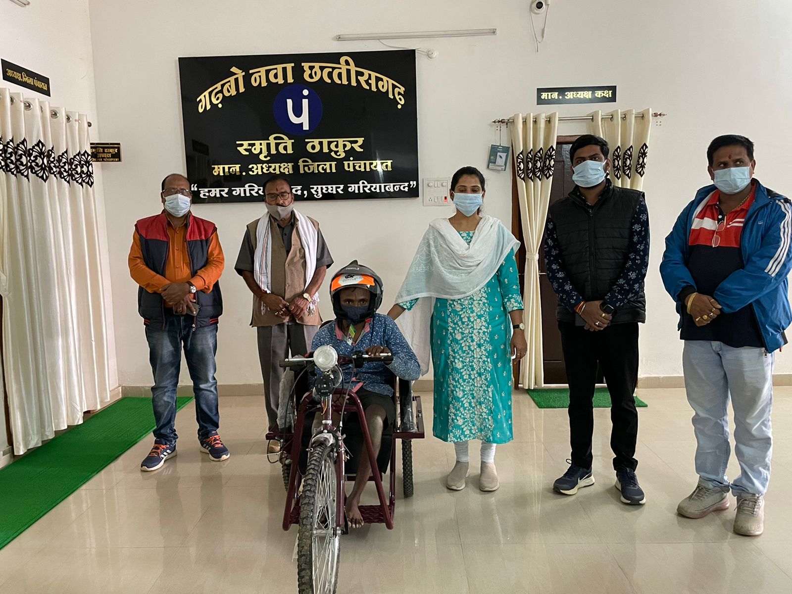 Photo of ट्रायसिकल मिलने खिला गणेश साहू का चेहरा।