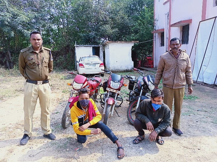 Photo of मोटर सायकल चोरी के संयुक्त आरोपी गिरफ्तार। पुलिस थाना बागबाहरा की कार्यवाही