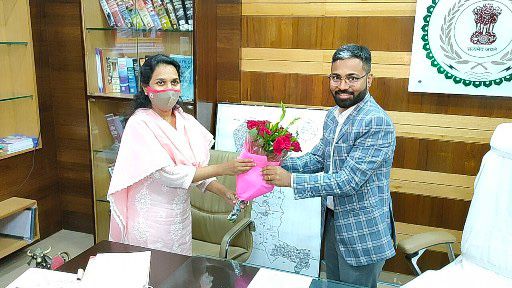 Photo of नई कलेक्टर नम्रता गांधी ने पदभार किया ग्रहण