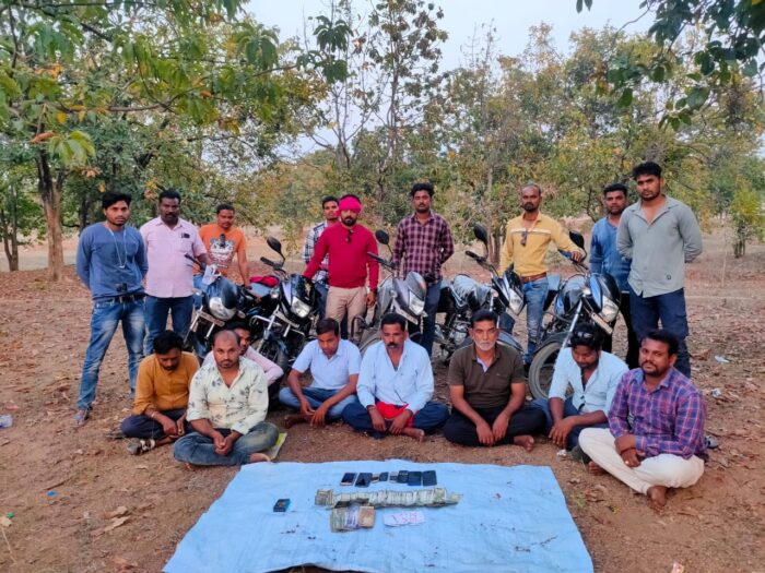 Photo of ग्राम बोकरामुड़ा के जंगल में सजे जुआ फड में पुलिस का छापा।