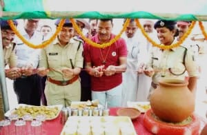 Photo of एकता चौक में पुलिस कप्तान ने किया प्याऊ घर का शुभारंभ।