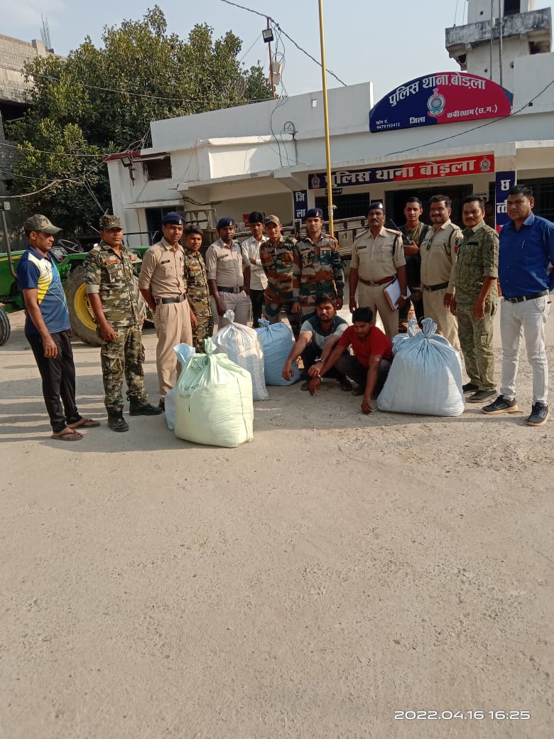 Photo of 2 अंतरराज्यीय गांजा तस्कर ट्रैक्टर और ट्राली के साथ गिरफ्तार।