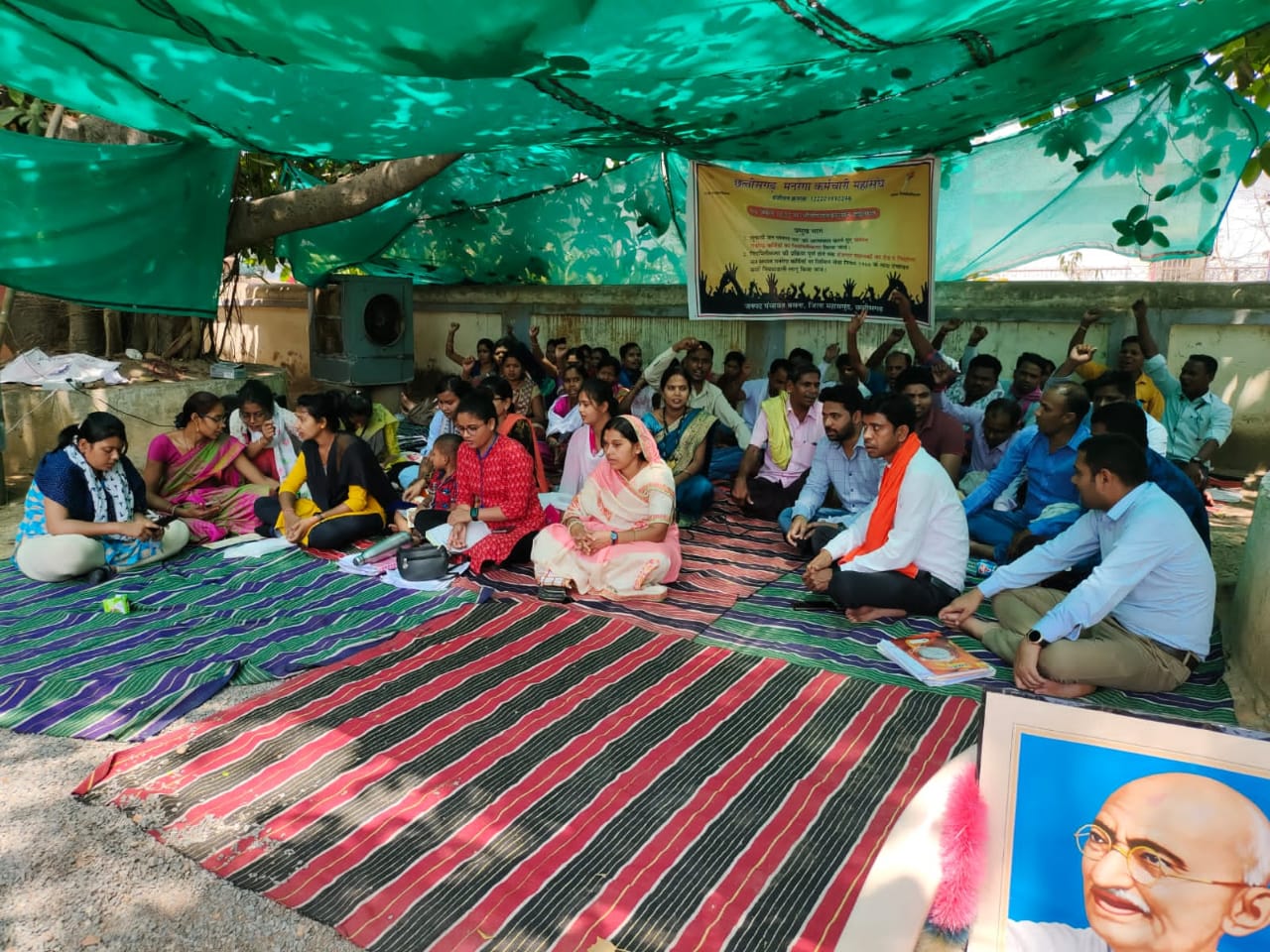 Photo of जिला पंचायत सदस्य श्रीमती वृंदावती सोमनाथ पांडे़ ने दिया मनरेगा कर्मचारियों के अनिश्चितकालीन आंदोलन का समर्थन।