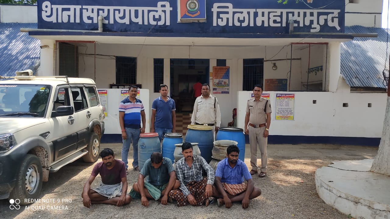 Photo of चार अलग-अलग मामलों में कुल 475 लीटर महुआ शराब के साथ 7 आरोपी गिरफ्तार।