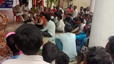 Photo of बागबाहरा पुलिस ने ग्राम सालडबरी में लगाया चलित थाना