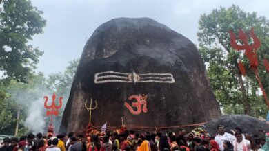 Photo of जब भोलेनाथ निकले अपनी बारात ले कर, बोल-बम और हर-हर महादेव के नारों से गूंज उठा भूतेश्वरनाथ