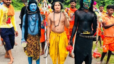 Photo of सावन के अंतिम सोमवार को भरी बरसात में भूतेश्वरनाथ महादेव में कांवड़ियों का उमड़ा सैलाब