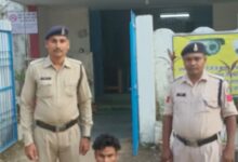 Photo of 15 लीटर महुआ शराब के साथ एक आरोपी गिरफ्तार….पटेवा पुलिस की कार्यवाही…