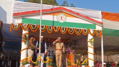 Photo of महासमुंद जिला मुख्यालय में खाद्य मंत्री  दयाल दास बघेल ने किया ध्वजोत्तोलन…..