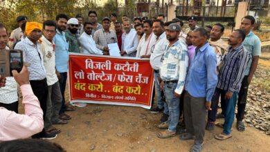 Photo of कौहाकुड़ा में बिजली समस्या ख़िलाफ़ धरना दे कर सौंपा ज्ञापन :- अंकित