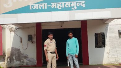 Photo of में खुलेआम हथियार लहराने वालों पर पुलिस की सख़्ती — दो आरोपी गिरफ्तार, तलवार-चाकू जब्त