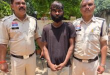 Photo of जिला बदर बदमाश विशाल बंजारे धमतरी में घूमता पकड़ा गया, पुलिस ने किया गिरफ्तार