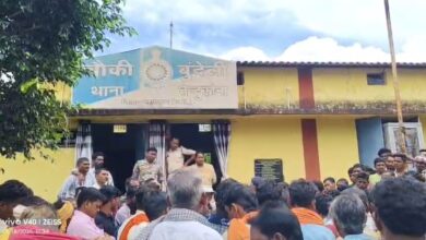 Photo of महासमुंद में अवैध शराब के खिलाफ महिलाओं का हल्ला बोल, बुंदेली पुलिस चौकी का घेराव