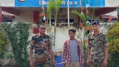 Photo of डांडेसरा में धमतरी पुलिस का शिकंजा – गांजा तस्कर गिरफ्तार, 1.5 किलो मादक पदार्थ बरामद