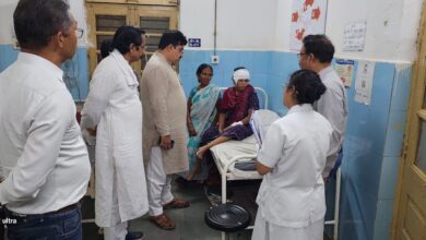 Photo of अस्पताल पहुंचकर घायल सुनीता नेताम का हालचाल जानें महापौर रामू रोहरा