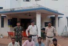 Photo of क्रूरता पूर्वक ले जाई जा रही पांच गायों सहित चार आरोपी गिरफ्तार