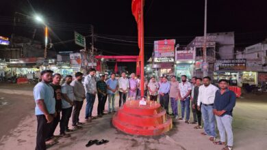 Photo of गरीबों के मसीहा डॉ. रज्जाक मेमन की पुण्यतिथि पर गरियाबंद हुआ भावुक, तिरंगा चौक पर पुष्पांजलि और कैंडल जलाकर किया नमन