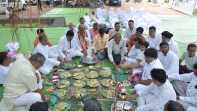 Photo of रुद्री महानदी घाट में 690 मृत आत्माओं का स्वर्गधाम सेवा समिति ने किया सामूहिक पिंडदान और तर्पण