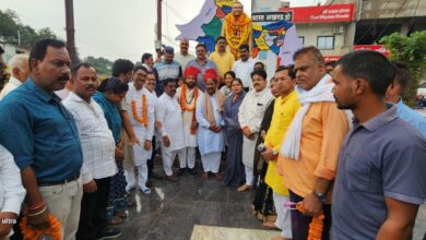 Photo of पंडित दीनदयाल उपाध्याय जन्म जयंती पर माल्यार्पण एवं भव्य स्वागत कार्यक्रम सम्पन्न
