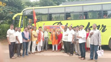 Photo of महापौर रामू रोहरा ने धर्म ध्वजा दिखाकर 4 बसों को किया रवाना