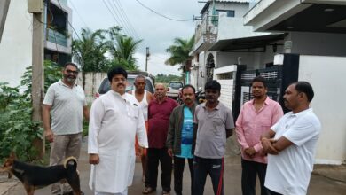 Photo of पानी की समस्या के समाधान हेतु महापौर रामू रोहरा का कमल विहार दौरा, अधूरी पाइपलाइन जल्द होगी पूरी