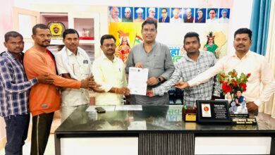 Photo of कुरमातराई–भोथीपार–कुर्रा सिंचाई नहर पार में डब्ल्यू.बी.एम. सड़क निर्माण की स्वीकृति हेतु धमतरी विधायक ओंकार साहू से मिले ग्रामीणजन….