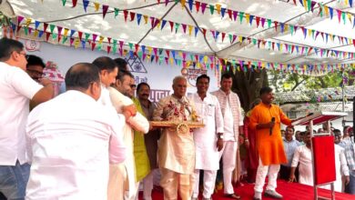 Photo of पूर्व मुख्यमंत्री भूपेश बघेल के निवास में आयोजित गोवर्धन पूजा कार्यक्रम में शामिल हुए विधायक ओंकार साहू