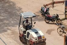 Photo of धमतरी : नेता जी की गाड़ी न डगमगाए इसलिए गड्ढों पर लीपापोती – जनता रोज़ गिरती रही बेखबर प्रशासन!