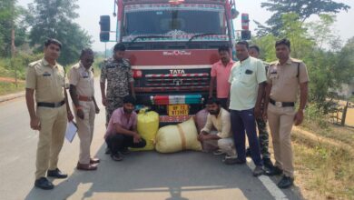 Photo of आयसर ट्रक में छिपाकर ले जा रहे थे 60 किलो गांजा — दो अंतरराज्यीय तस्कर गिरफ्तार