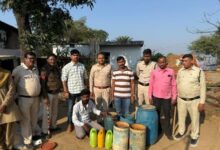 Photo of 15 लीटर हाथ भट्टी शराब जप्त, आरोपी गिरफ्तार