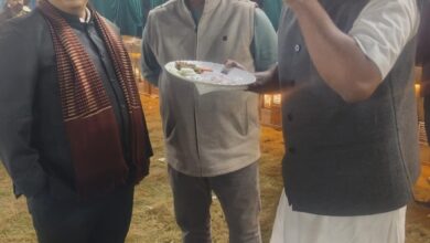 Photo of राजनीति में आप जो देखते हो वैसा है नहीं। हम साथ साथ है,…..