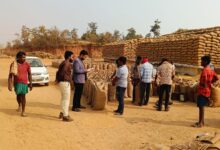 Photo of महासमुंद कलेक्टर ने किया नर्सियापलम और बम्हनी पिथौरा के धान खरीदी केन्द्र  का औचक निरीक्षण