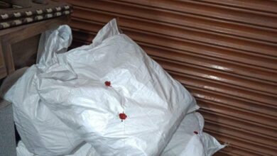 Photo of औचक निरीक्षण से हुआ गुटखे के खेल का खुलासा, दो दुकानों से 09 बोरी जब्त