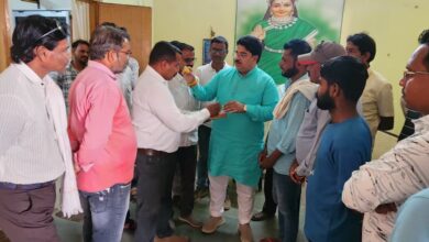 Photo of कांग्रेसी पार्षद के महापौर को मुंह मीठा कराने की क्यों हो रही चर्चा?