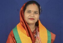 Photo of “रोते हुए माता-पिता की पीड़ा ने झकझोरा”: नगर पंचायत अध्यक्ष लुकेश्वरी थानसिंग निषाद ने छेड़ी नशा और जुआ के खिलाफ मुहिम