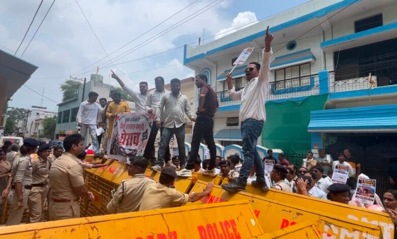 Photo of सीएमएचओ कार्यालय का शहर कॉंग्रेस कमेटी द्वारा घेराव।